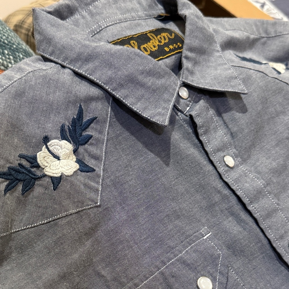 Howler Brothers - Rare -  Gray Floral Embroidered Shirt - size MEDIUM /NWOT